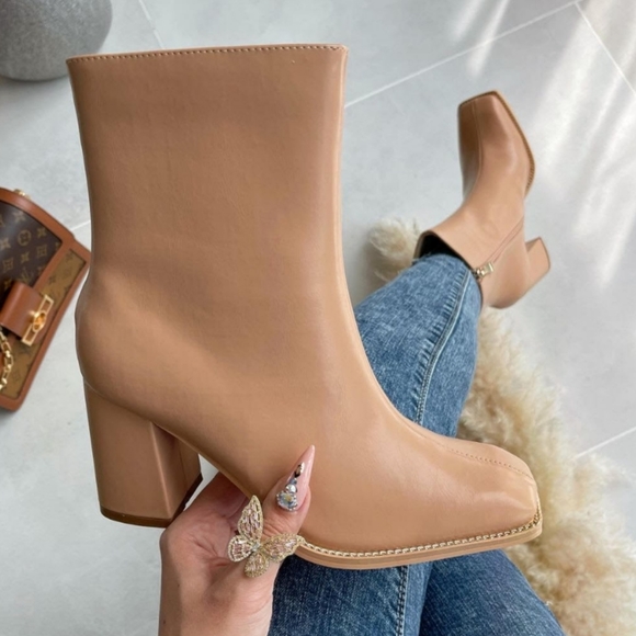 Just In Chunky heel runs big half size up - Picture 1 of 2